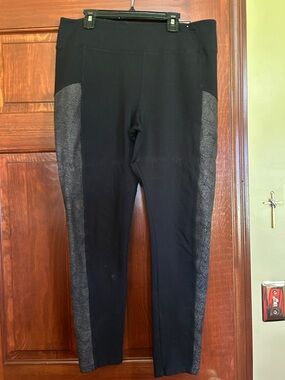 Mudd Black Leggings with Gray Side Panels